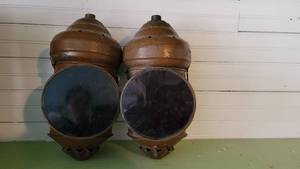 lot 2187 image: Lot of 2 Adlake Vintage Railroad Lanterns - One Red One Green Glass