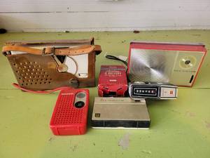 lot 2190 image: Lot of 6 Handheld Portable Radios - Varies Brands