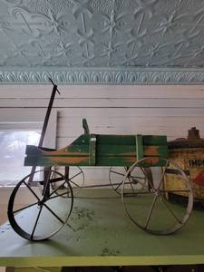 lot 2195 image: Doll Size Wooden Green Carrage