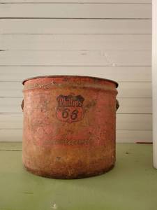 lot 2204 image: Phillips 66 Lubricant Bucket