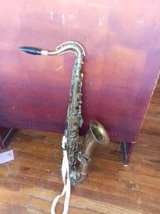lot 20503 image: Goldentone Saxophone