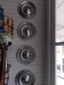 lot 20506 image: 4 Vintage Chevy Hubcaps