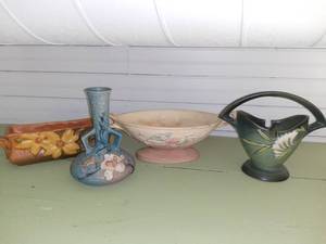 lot 20509 image: Lot of 3 Roseville and 1 Hull