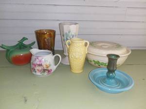 lot 20513 image: Lot of Porcelain Collectibles