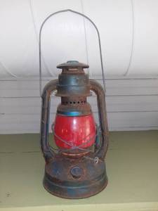 lot 20514 image: Vintage Dietz Little Wizard Lantern