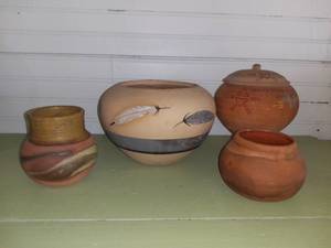 lot 20523 image: 4 Pieces of Native American Pottery