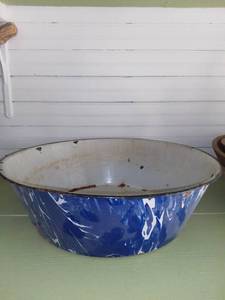 lot 20529 image: Large Blue Swirl Enamel Wash Tub