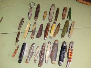 lot 20531 image: Lot of Vintage Pocket Knives
