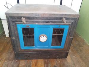 lot 20534 image: Antique Lady Windsor Oven