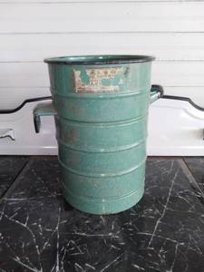 lot 20535 image: Vintage Green Enamel Bucket