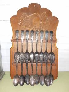 lot 20553 image: International Silver 13 Colonies Spoons