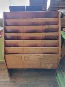 lot 20554 image: Brochure Magazine Rack 36 x 17  x 34