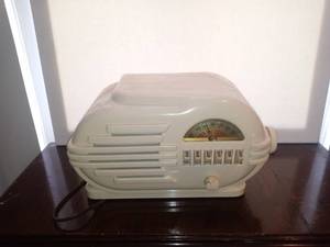 lot 33738 image: Antique Belmont Radio Model 6D III