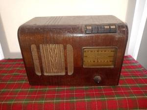 lot 33740 image: Antique General Electric Radio