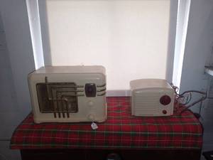lot 33742 image: Lot Of 2 Small Antique Radios White Fada And Silvertone