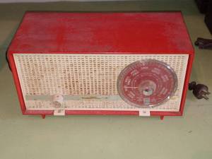 lot 33752 image: 1960s Red And White Transistor Radio