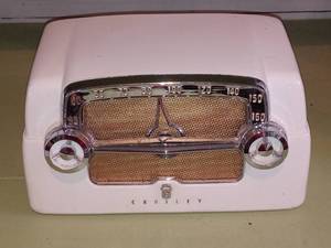 lot 33755 image: Vintage White MCM Crosley Clock Radio