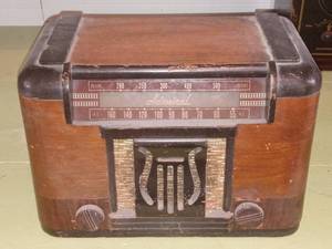 lot 33758 image: Antique Admiral Transistor Radio