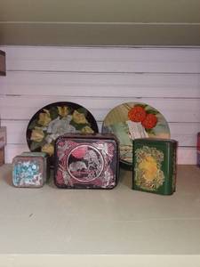 lot 33761 image: Lot Of 5 Assorted Vintage Collectors Tins