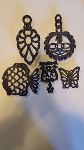lot 301 image: Lot of 5 Cast Iron Trivets