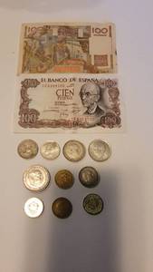 lot 304 image: Lot of International Currency
