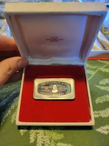 lot 243 image: Franklin Mint Solid Sterling Silver Piece