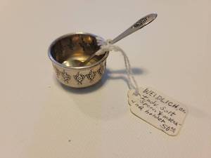 lot 257 image: Weidlich Sterling Silver Spoon and Salt Dip Set