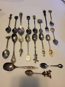 lot 274 image: Lot of Collectible Tea Spoons