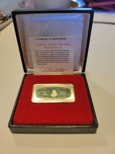 lot 277 image: 1985 Christmas Ignot Franklin Mint Solid Sterling Silver