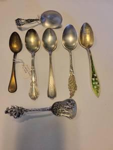 lot 283 image: Lot of 7 Sterling Silver Decoarive and Tea Spoons
