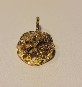 lot 284 image: 8kt Gold Necklace Pendent