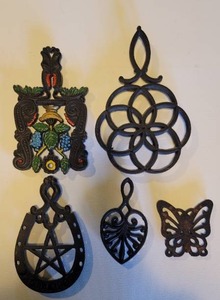 lot 296 image: Lot of 5 Cast Iron Trivets