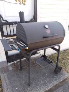 lot 1003 image: Char-Griller