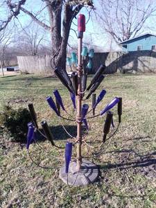 lot 1004 image: Iron Art Wine Bottle Tree