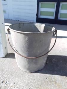 lot 1013 image: Vintage Galvanized Pail