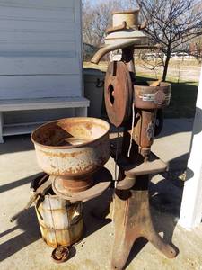 lot 1015 image: Antique Delaval No. 18 Cream Separator