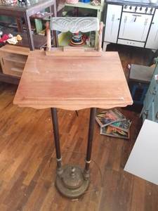 lot 1017 image: Antique Lighted Podium