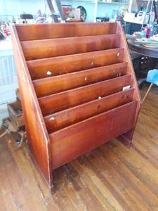lot 1018 image: Large MagazinePamphlet Rack