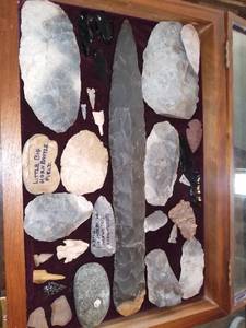 lot 1022 image: Lot of Antique Arrowheads and Stone Tools With Display Case