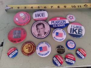lot 1029 image: Lot of Political Buttons