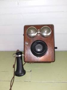 lot 1033 image: Antique Telephone