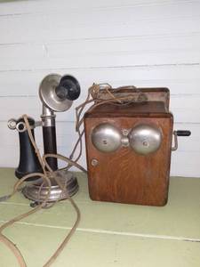 lot 1038 image: Antique Kellogg Telephone