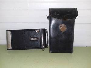lot 1040 image: Antique Kodak Camera With Case