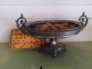 lot 1043 image: Fancy Dish With Dominos
