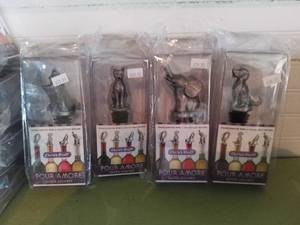 lot 1044 image: Lot of 18 Animal Bottle Pourers