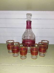 lot 1053 image: Cranberry Decanter With 6 Gkasses
