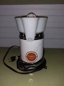 lot 1064 image: Sunkist Juicit Juicer