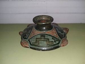 lot 1071 image: Native American Pottery Signed Para