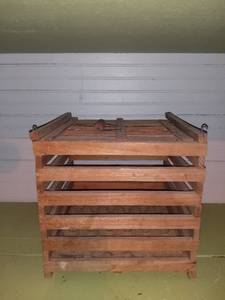 lot 1072 image: Vintage Wooden Egg Crate
