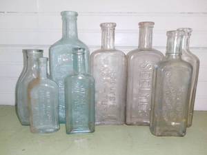 lot 20619 image: Lot of Antique Glass Bottles